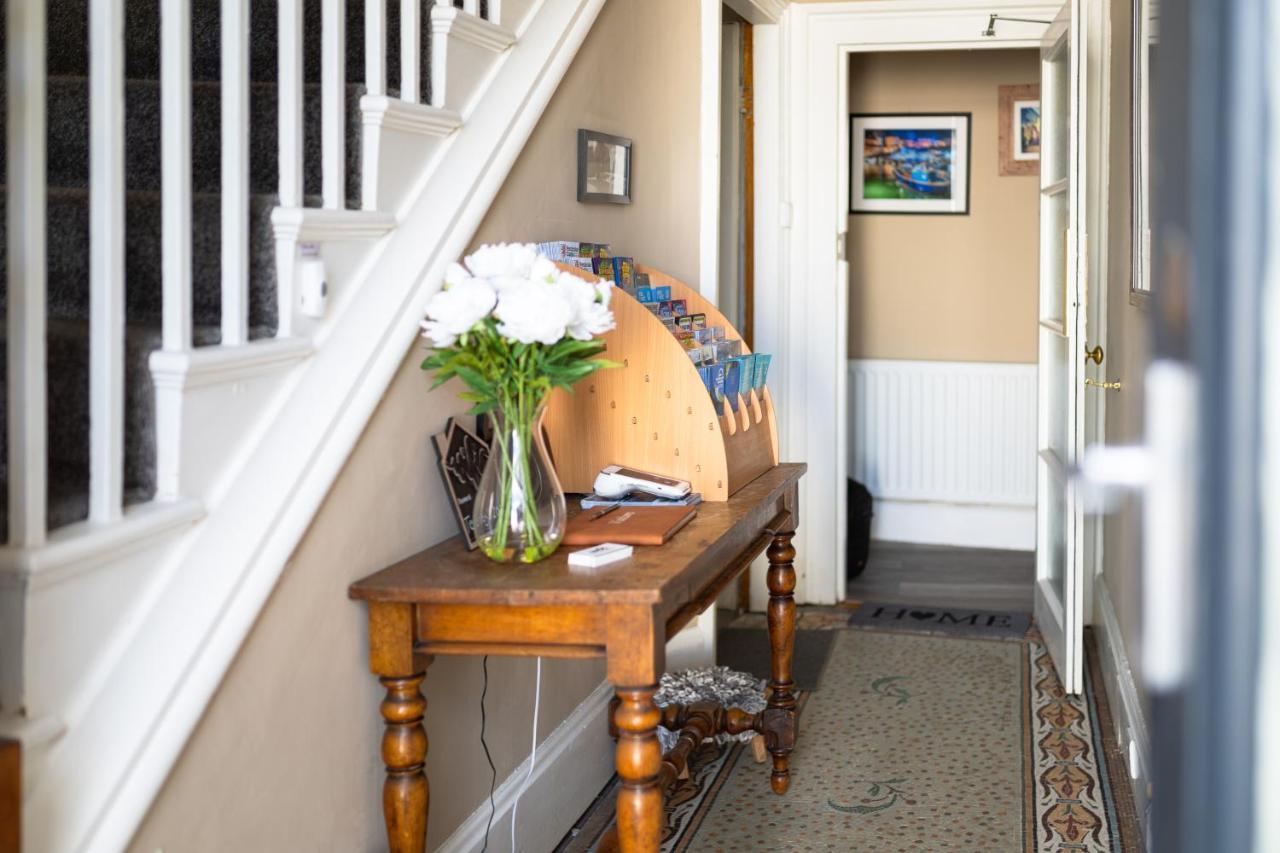 Sleepy Puffin Guest House Tenby Extérieur photo